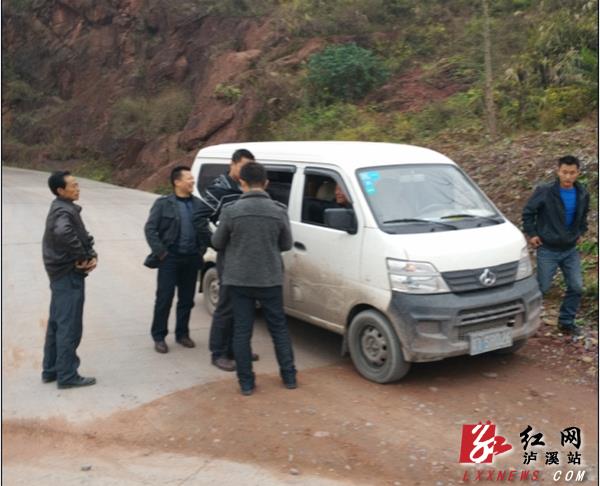 石榴坪乡严抓道路交通安全预防交通事故