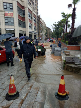 持续暴雨，直击宁乡城管防汛救援现场
