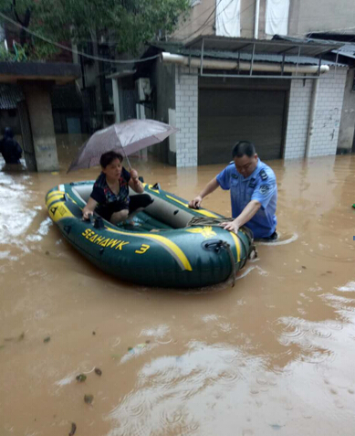 持续暴雨，直击宁乡城管防汛救援现场