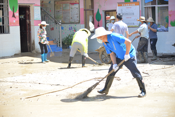 教育系统全力以赴开展灾后自救和重建工作