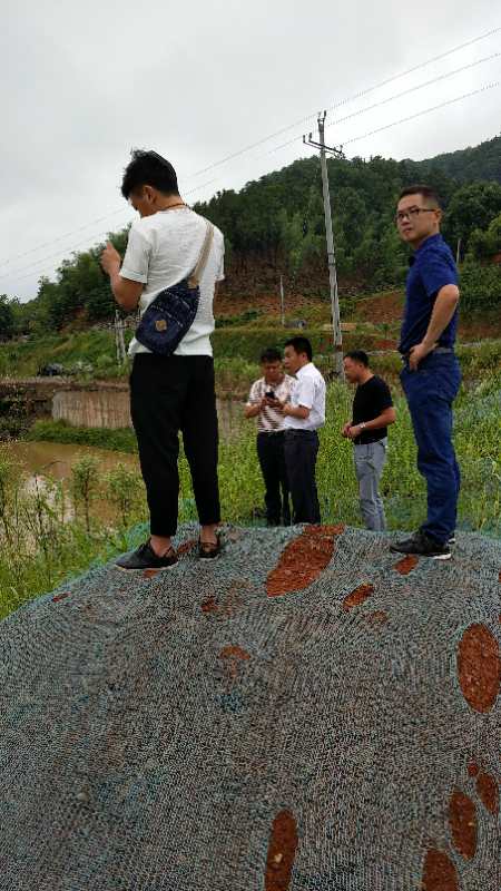 黄材镇：巡查涓水河及石狮庵拆迁安置点
