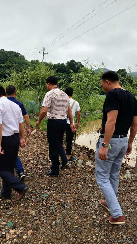 黄材镇：巡查涓水河及石狮庵拆迁安置点