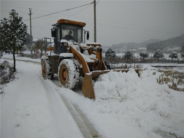 资福镇积极应对当前低温雨雪天气,保障辖区内人民群众正常生产生活秩序