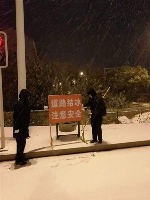 暴雪如期而至!宁乡市各部门积极应对保出行畅通