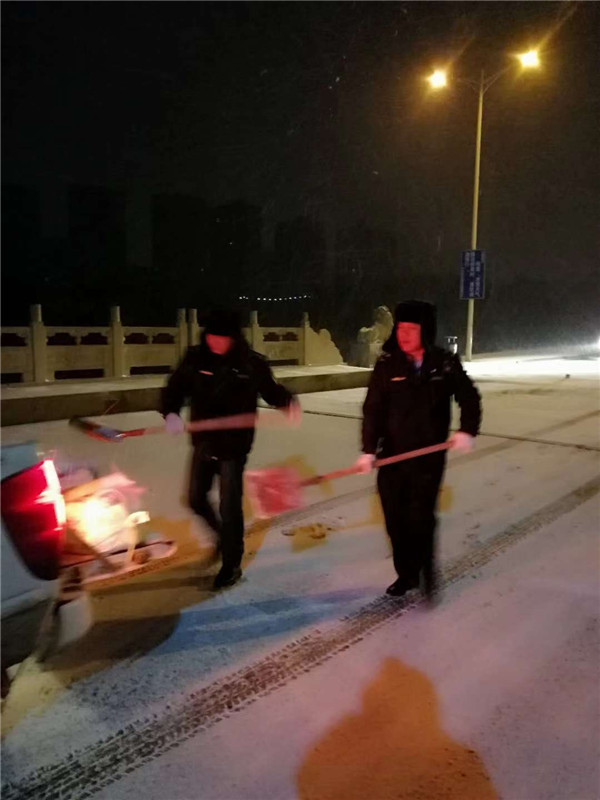 暴雪如期而至!宁乡市各部门积极应对保出行畅通