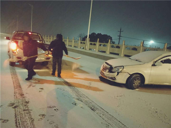 暴雪如期而至!宁乡市各部门积极应对保出行畅通