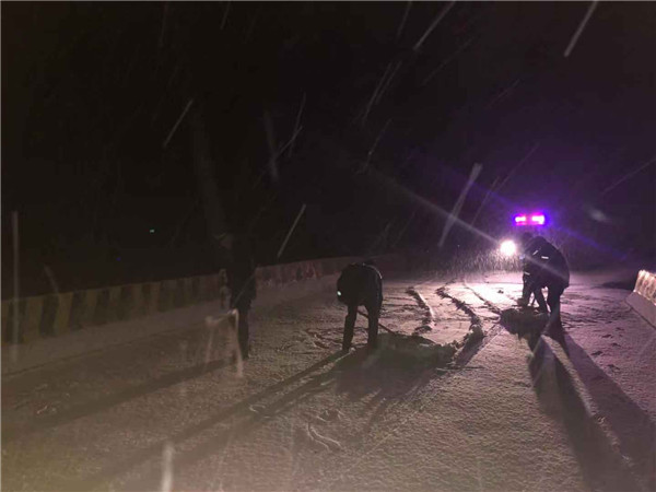 暴雪如期而至!宁乡市各部门积极应对保出行畅通