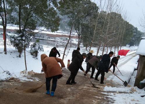 营击大雪 | 党旗飘扬,抗冰保畅