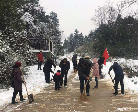 营击大雪 | 党旗飘扬,抗冰保畅