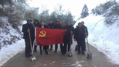 营击大雪 | 党旗飘扬,抗冰保畅