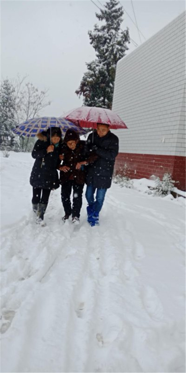 巷子口多措并举 应对低温雨雪天气