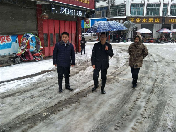 巷子口多措并举 应对低温雨雪天气