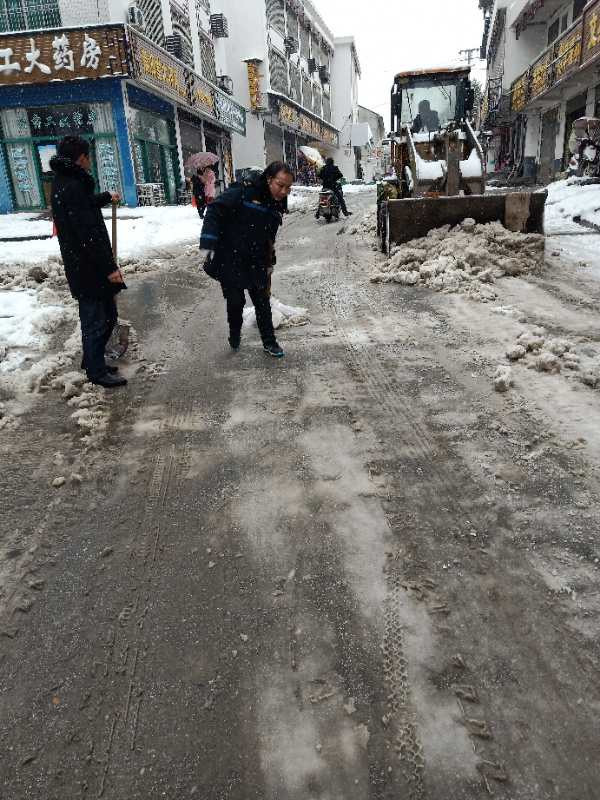 巷子口多措并举 应对低温雨雪天气