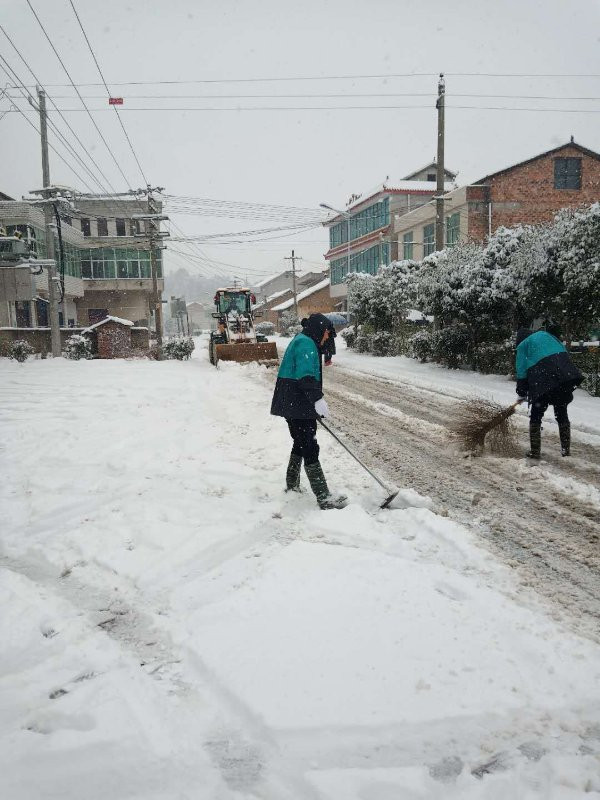 巷子口多措并举 应对低温雨雪天气