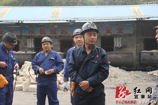 矿山凿岩台车_矿山凿岩设备_露天矿山台阶坡面角如何确定