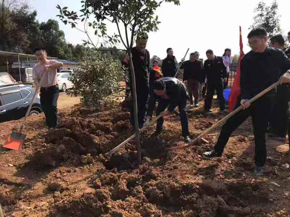 义务植树活动现场红网沅江市分站3月12日讯(通讯员 廖国志 赵辉燕)3月