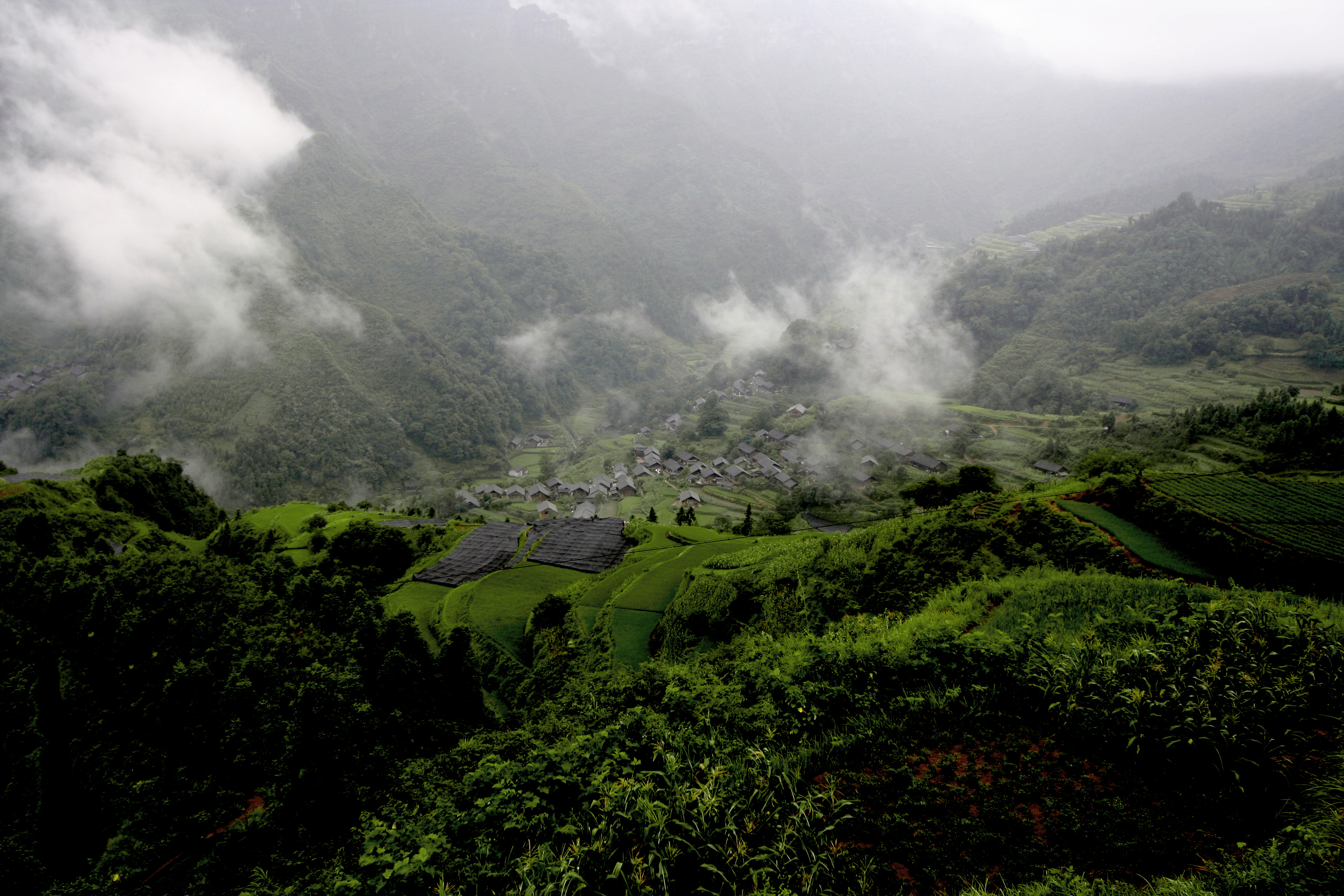 吕洞山苗寨吕洞山风景区位于保靖,古丈,吉首边境地区