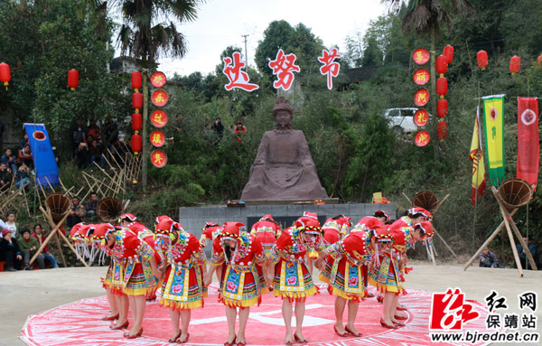 保靖:多彩阿扎河 欢乐达努节