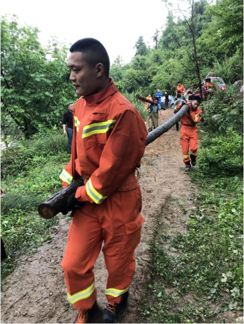 湖南张家界6名驴友探洞遇险多方力量紧急救援