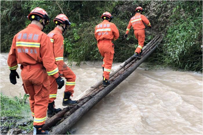 湖南张家界6名驴友探洞遇险多方力量紧急救援