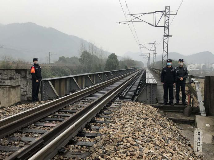 " 稳住疫区民心临湘站派出所茶岭,赵李桥警务区都在湖北省赤壁市境内