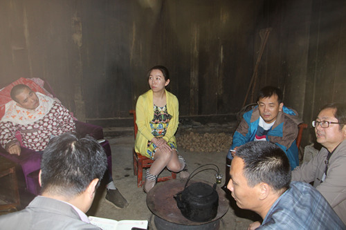 杨新辉主席一行看望扶贫对象白先舜_副本.jpg