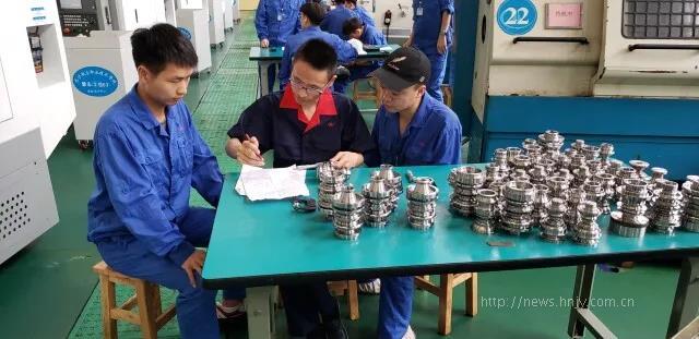 10黄登红.jpg 10黄登红.jpg