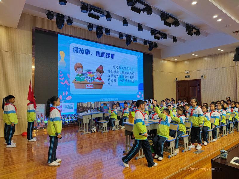 学生主持下的活泼课堂.jpg