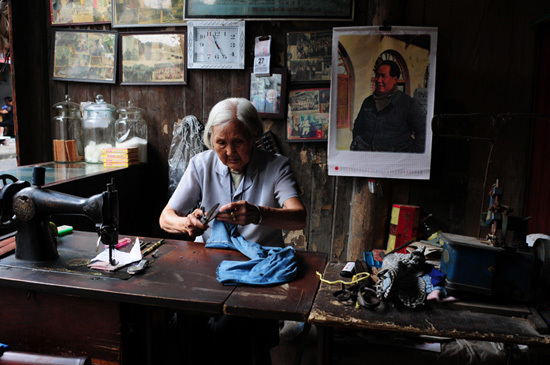 《老裁缝》杨芝干 {ky:page}