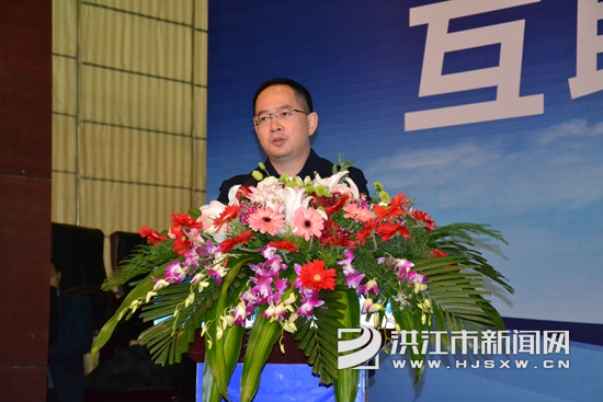 市委副书记,市长张龚作主题演讲