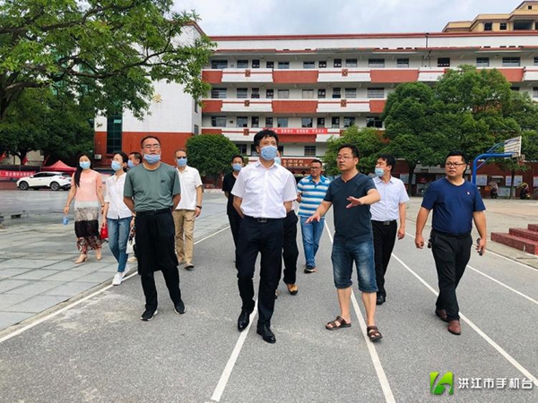 钦黄有一行先后来到实验中学,安江二完小,六中,黔阳一中,重点查看了