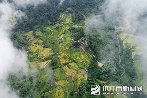 安江镇云蒸雾绕山乡美