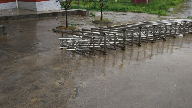 回龙圩管理区中小学 遭到龙卷风及暴雨袭击