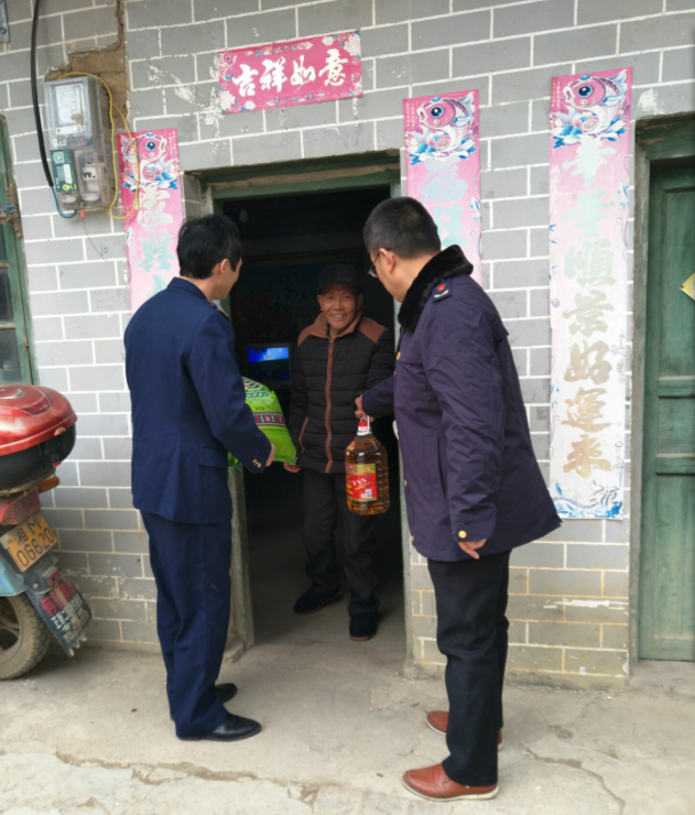 工商支部鼓励贫困户走柑橘产业脱贫路