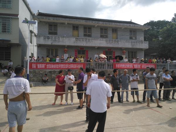 马鹿头办事处开展“健康湖南”全民健身 拔河比赛活动
