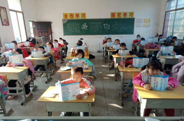 回龙圩管理区“诚信教育进校园、传统美德留心中”