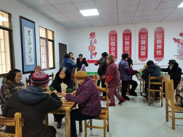 回龙圩：回峰社区居家养老服务温馨呵护老人