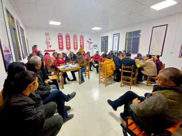 回龙圩：回峰社区居家养老服务温馨呵护老人