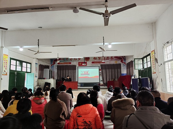 回龙圩管理区教育系统：学习贯彻党的十九大五中全会精神区党委宣讲团