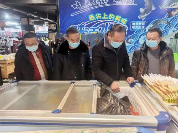 回龙圩：多部门联动 织密疫情防控安全网