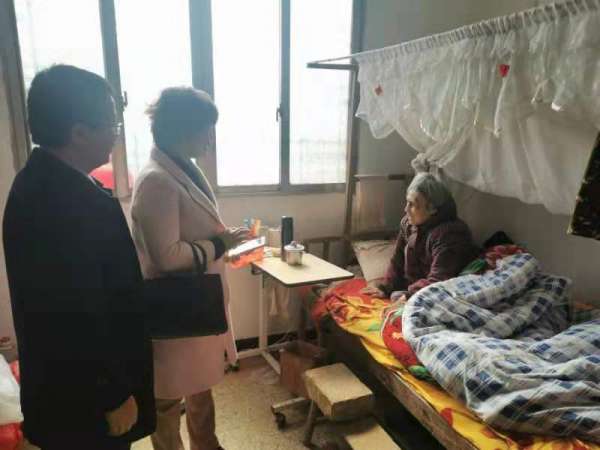 回龙圩社保：用爱心做服务  做百姓的“贴心人”