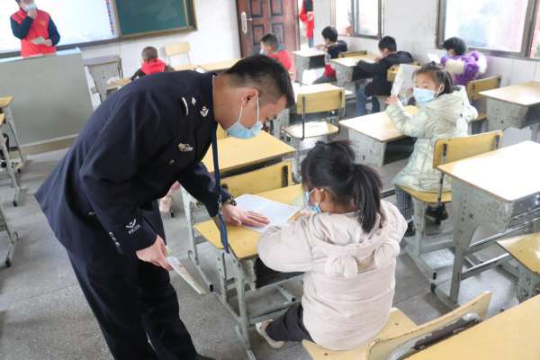 回龙圩：把爱带回家|情暖寒冬 爱不打烊