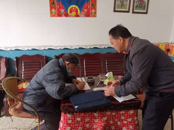 新春慰问暖人心——回龙圩管理区国土资源局开展春节前慰问走访活动