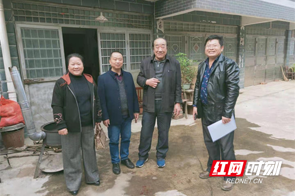 回龙圩纪委:春节慰问老干部 浓浓情意暖人心