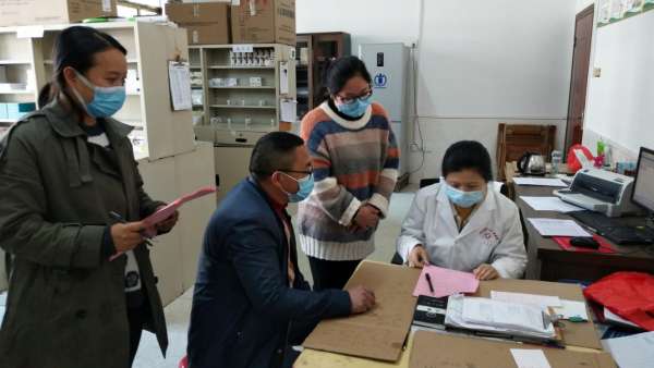 回龙圩卫计委创信宣传进医院