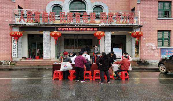 回龙圩党政办：开展“学雷锋”禁毒宣传志愿活动