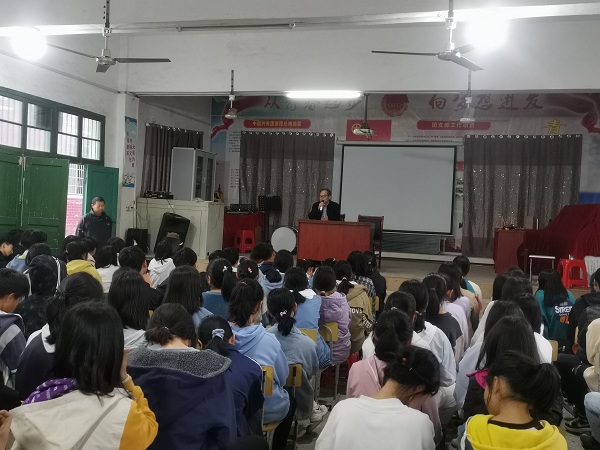 回龙圩中学举行中考动员大会