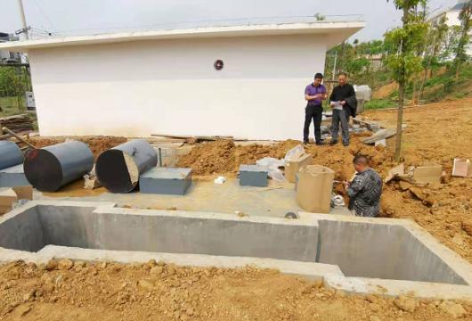 回龙圩：纪委、环保联合督查环保项目建设进度