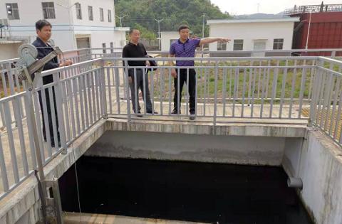 回龙圩：纪委、环保联合督查环保项目建设进度