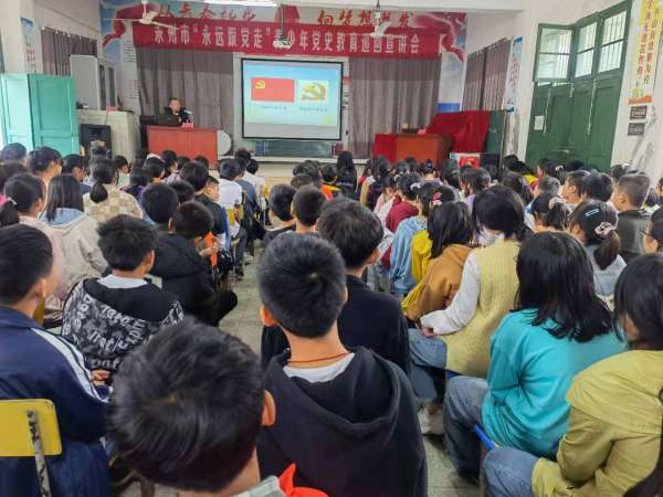 回龙圩管理区中学：“永远听党话，争做好学生”市关工委党史巡讲活动